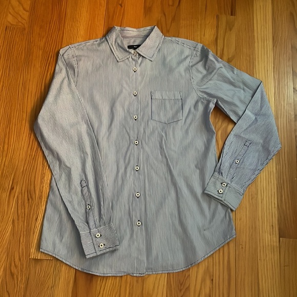 Gap long sleeves, buttons downs shirt, size M. Striped blue and white. - Picture 14 of 16